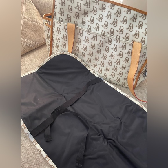 Dooney & Bourke Diaper Bag W/ Changing Mat Signature Pattern White & Brown - Picture 1 of 14